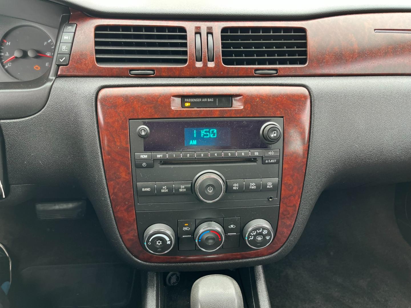 2008 Black /gray Chevrolet Impala LS (2G1WB55K381) with an 3.5L V6 OHV 16V FFV engine, 4-Speed Automatic Overdrive transmission, located at 14700 Tomball Parkway 249, Houston, TX, 77086, (281) 444-2200, 29.928619, -95.504074 - Photo#14